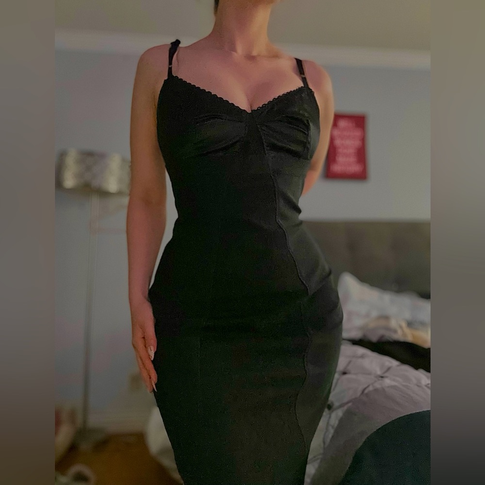 DOLCE & GABBANA CIRCA 2000s LACE AND SATIN MIDI COCKTAIL DRESS // LBD